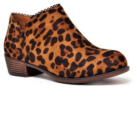 Shoes - 5⭐️LEOPARD VINTAGE BOOTIES - Shoe